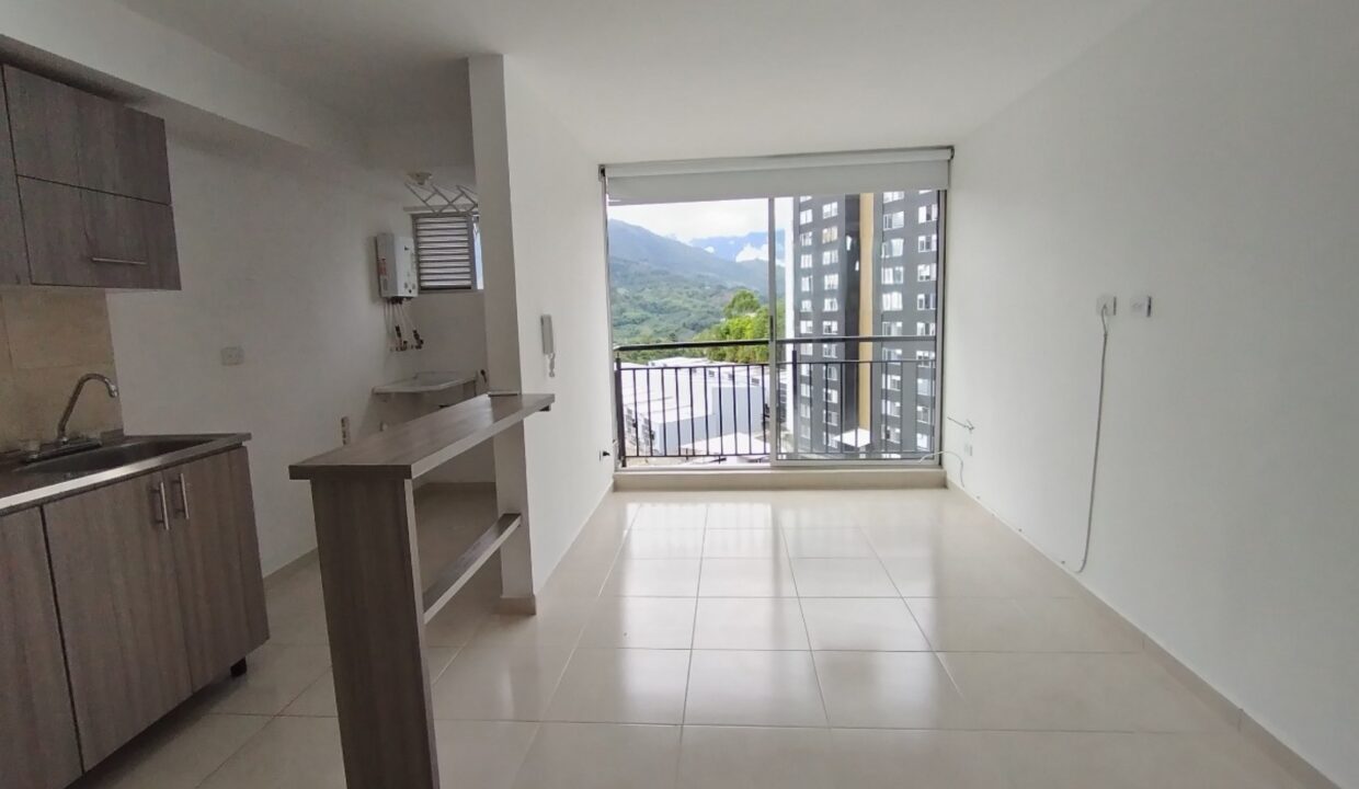 Sala Comedor Cosina y Balcón Apartamento San Luis Rey