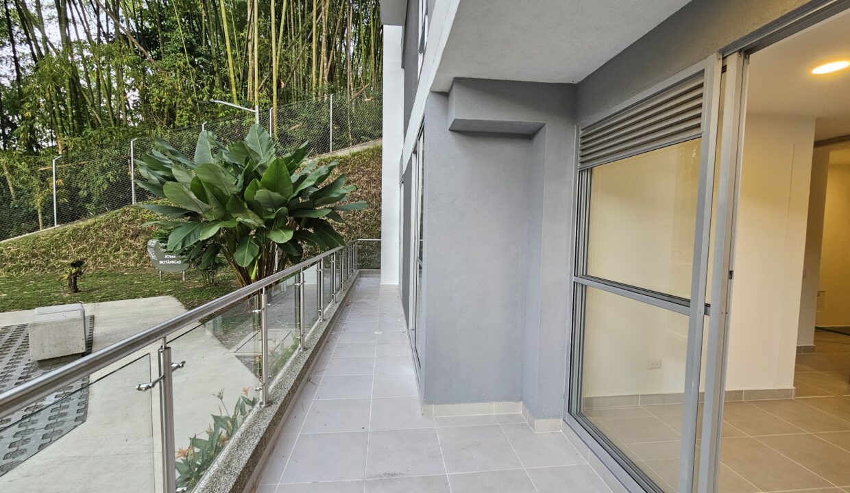 Terraza Primer Piso Apartamento Botanika