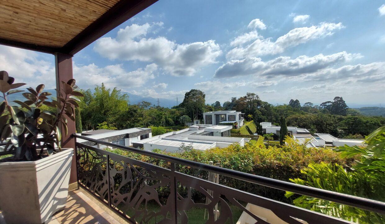 Balcon con vista al paisaje en Samarcanda