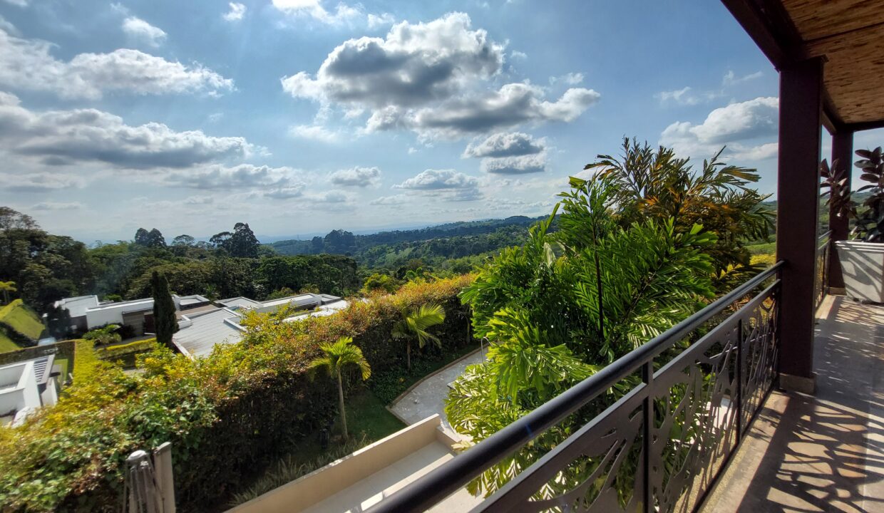 Balcon con vista al paisaje en Samarcanda 2