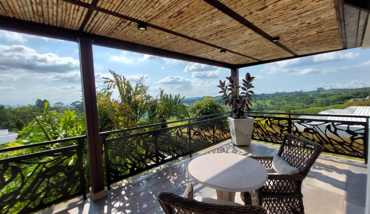 Balcon con vista al paisaje en Samarcanda 3