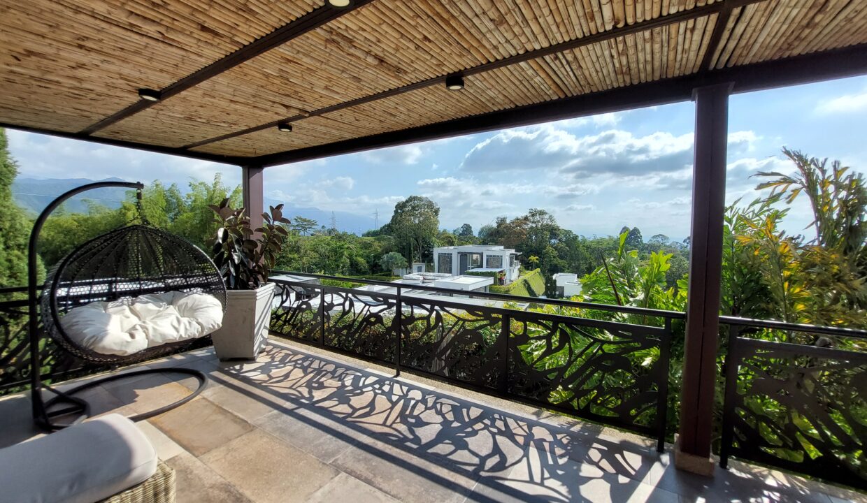 Balcon con vista al paisaje en Samarcanda 4