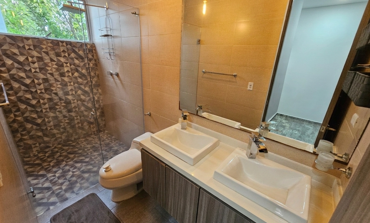 Baño con lavamanos doble (2)