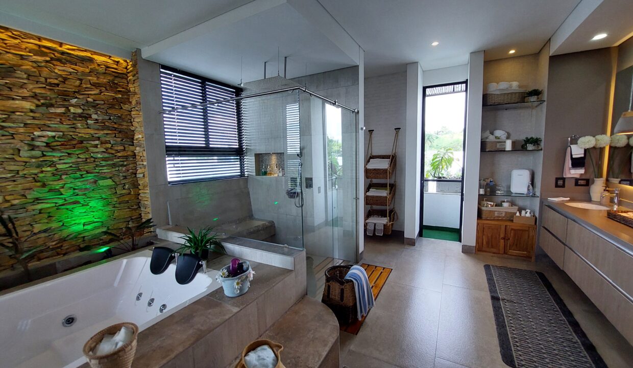 Baño habitación principal con Jacuzzi