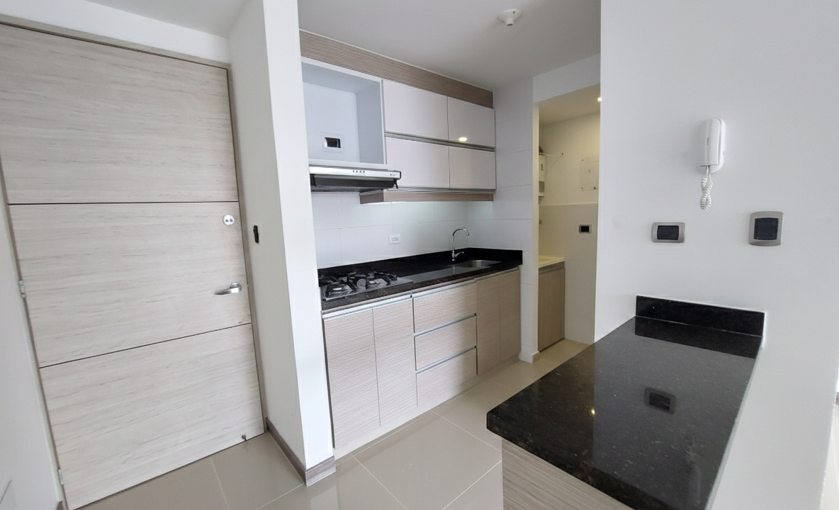 Cocina y barra americana en Apartamento en Cortijo Imperial