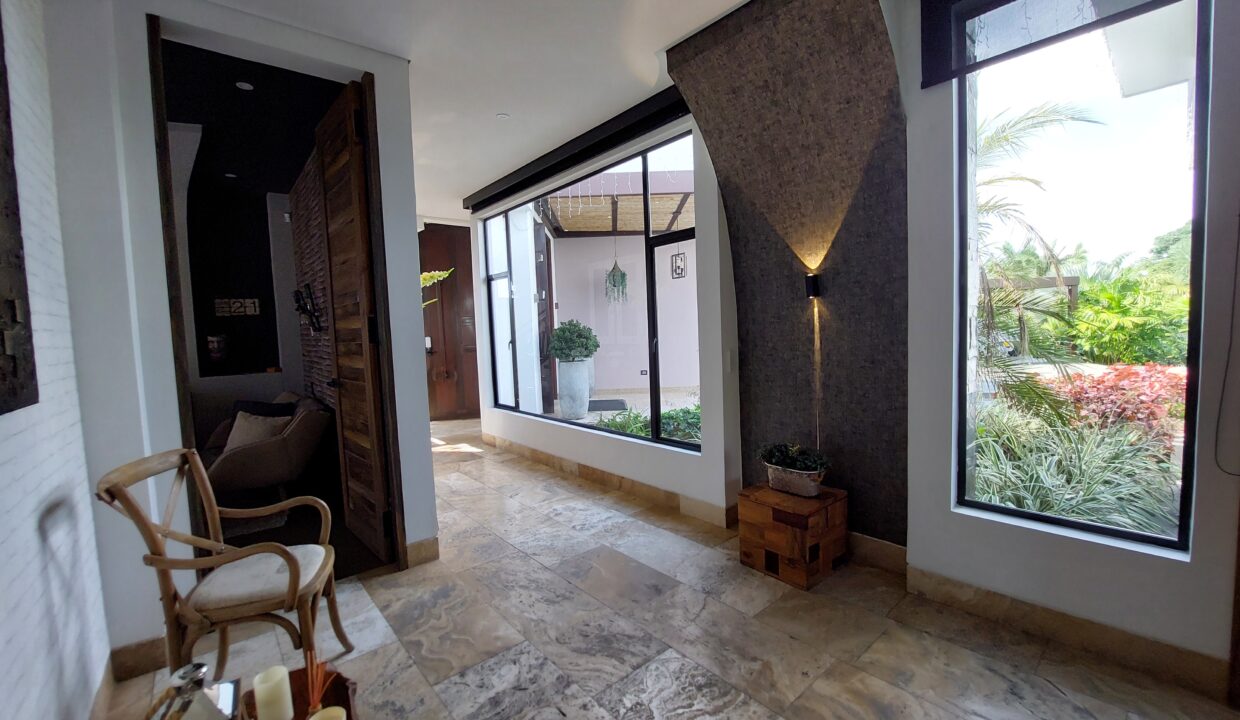 Pasillo con Vista al Exterior en Samarcanda