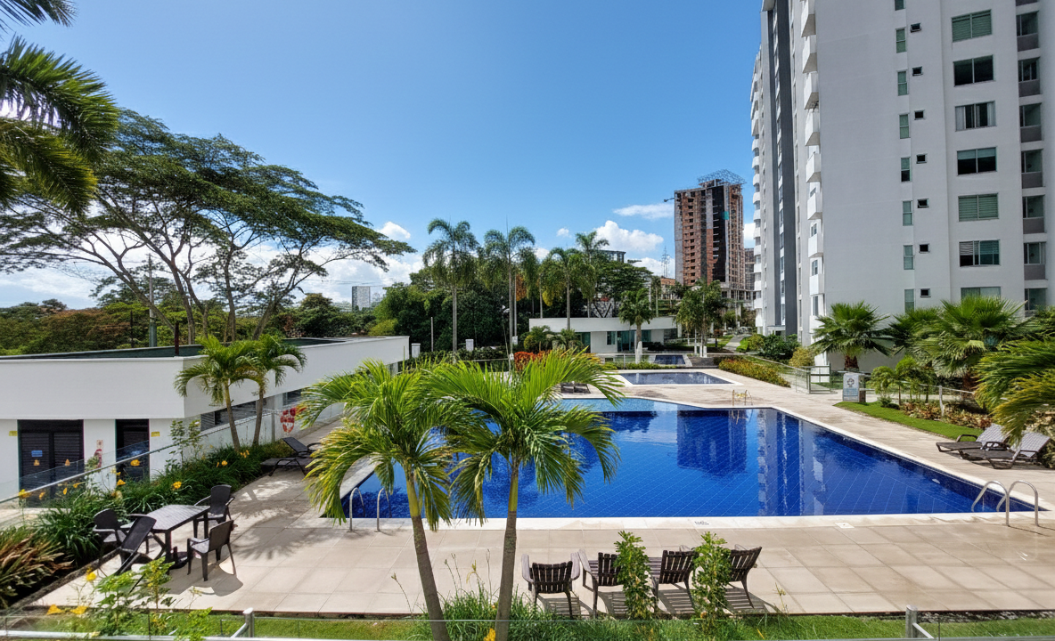 Piscina y jacuzzi en Cortijo Imperial