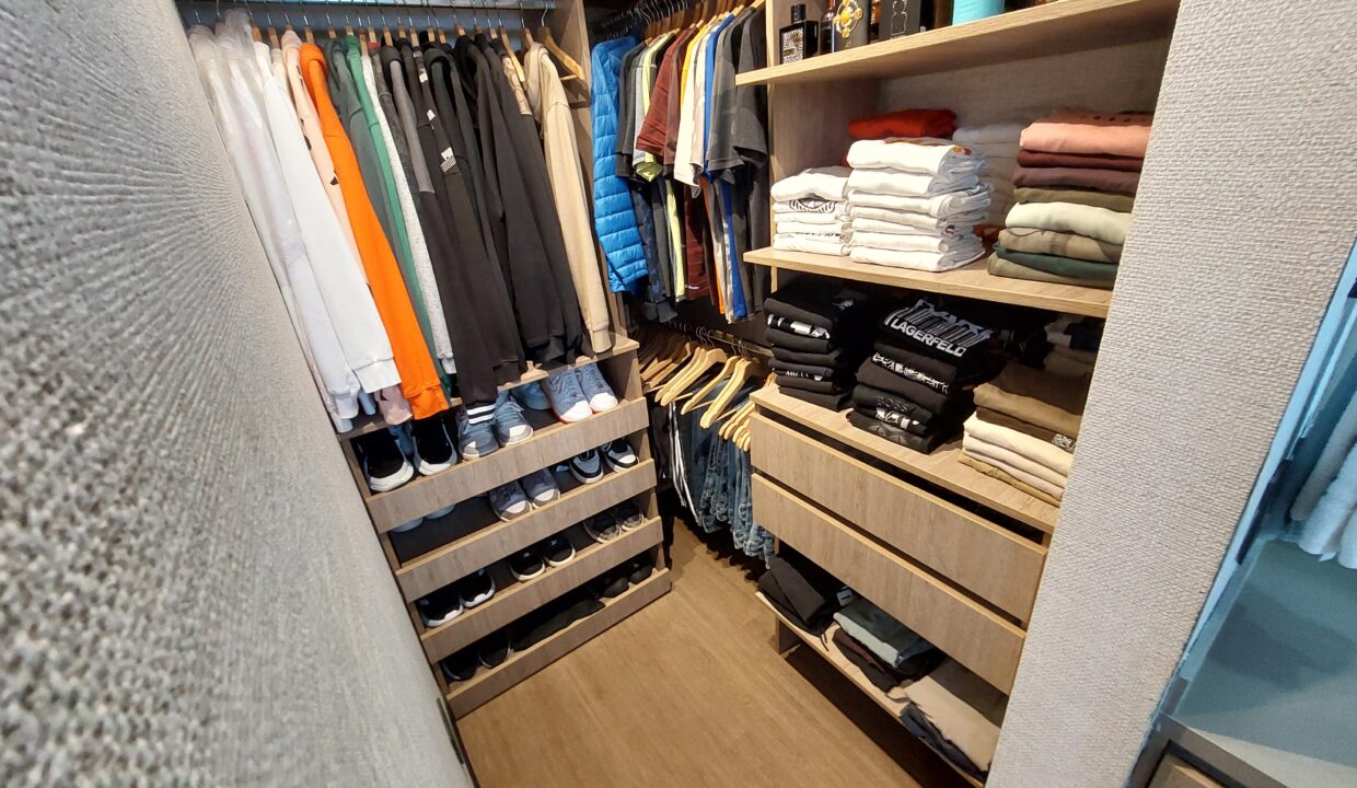 Vestier en habitación auxiliar en Samarcanda