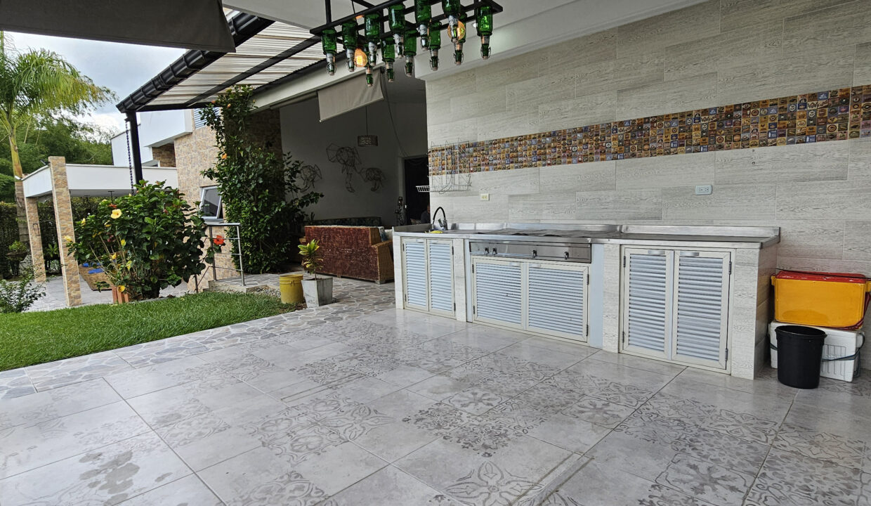 otra vista zona bbq campo madero